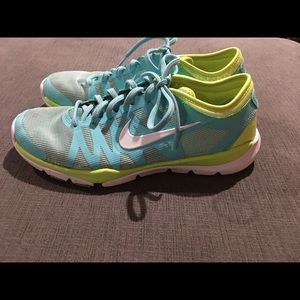 Nike Women's Flex Supreme Tr 3 Artisan